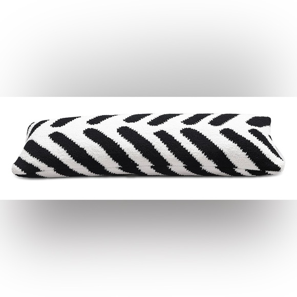 Black and White Oversize Lumbar Pillow
Sunday Citizen - Picture 3 of 9